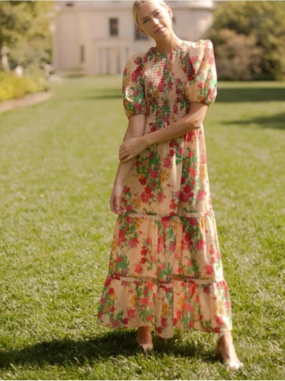 Damaris Bailey Camilla Smocked Maxi Dress Beige Rose Floral Size Medium NWOT